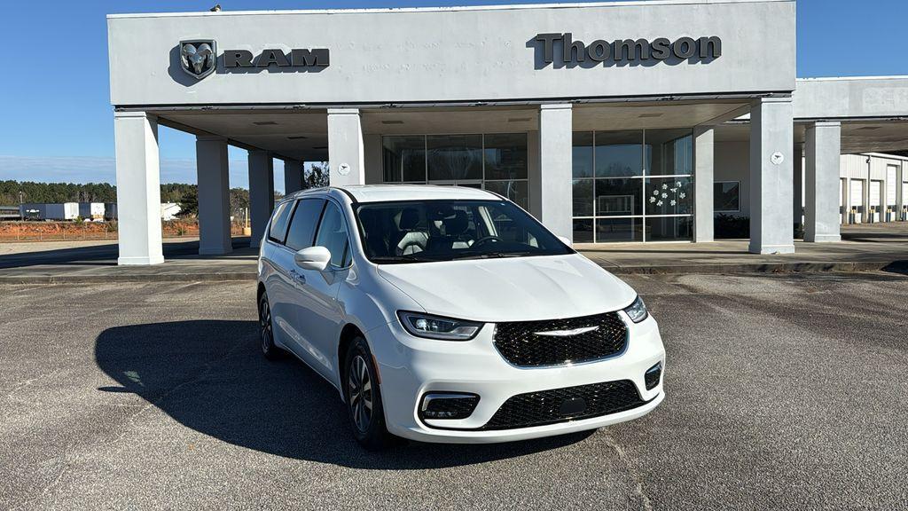 used 2022 Chrysler Pacifica Hybrid car, priced at $25,270