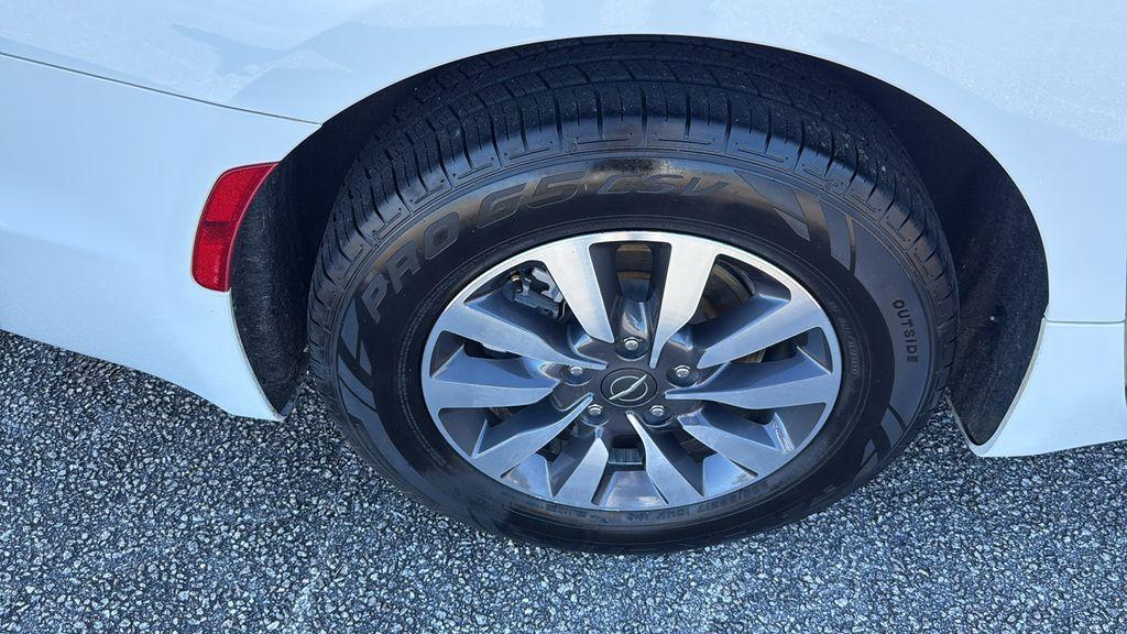 used 2022 Chrysler Pacifica Hybrid car, priced at $25,270