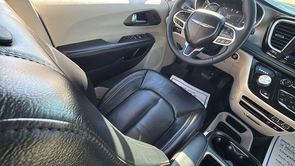 used 2022 Chrysler Pacifica Hybrid car, priced at $25,270