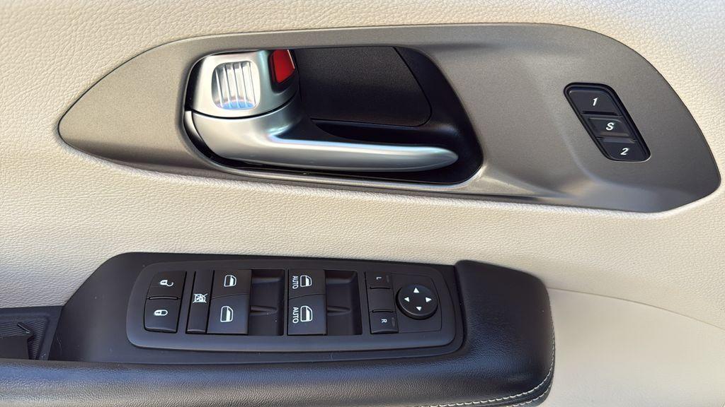 used 2022 Chrysler Pacifica Hybrid car, priced at $25,270