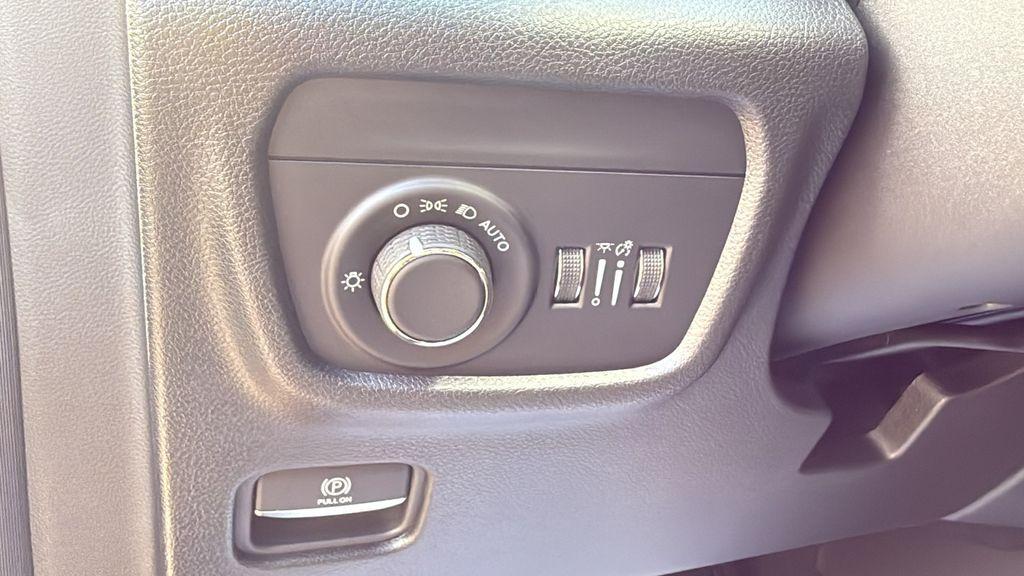 new 2025 Jeep Grand Cherokee car, priced at $35,641