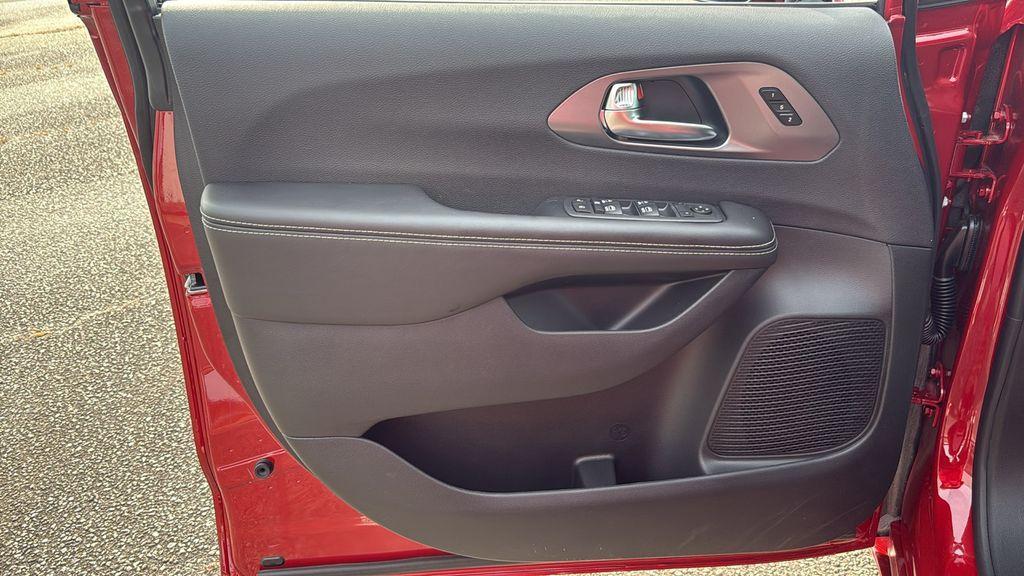 new 2026 Chrysler Pacifica car, priced at $40,272