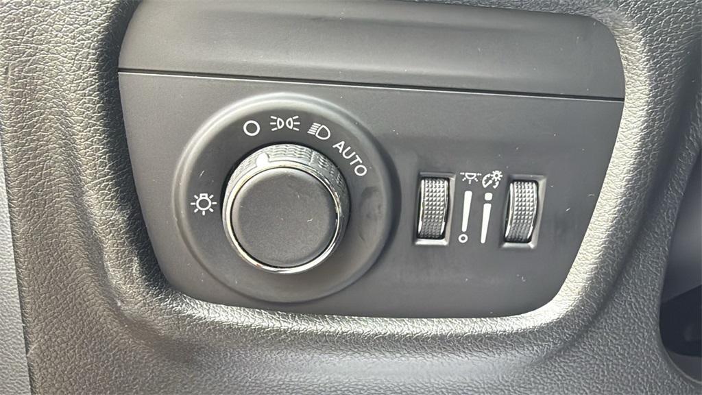 new 2025 Jeep Grand Cherokee L car, priced at $37,300