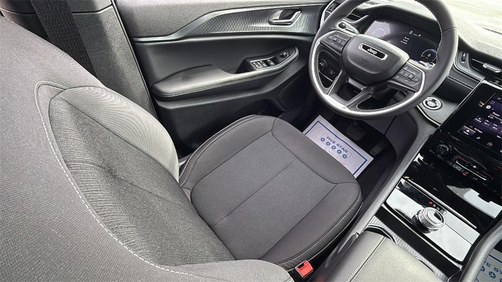 new 2025 Jeep Grand Cherokee L car, priced at $37,300