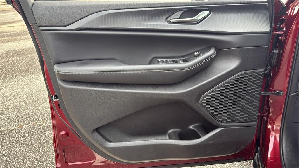 new 2025 Jeep Grand Cherokee L car, priced at $37,300