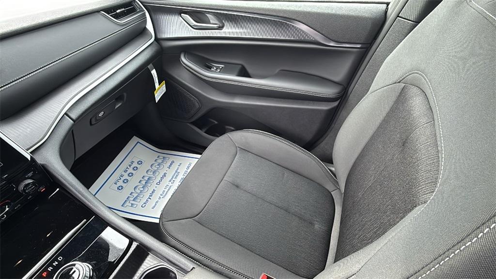 new 2025 Jeep Grand Cherokee L car, priced at $37,300