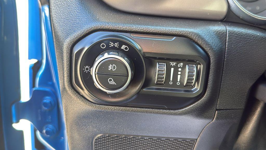 used 2020 Jeep Gladiator car, priced at $26,140