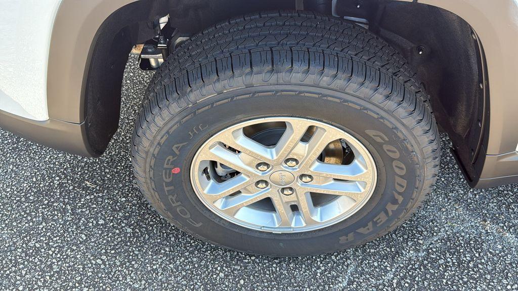 new 2025 Jeep Grand Cherokee car, priced at $32,470