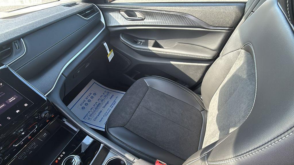 new 2025 Jeep Grand Cherokee car, priced at $37,471