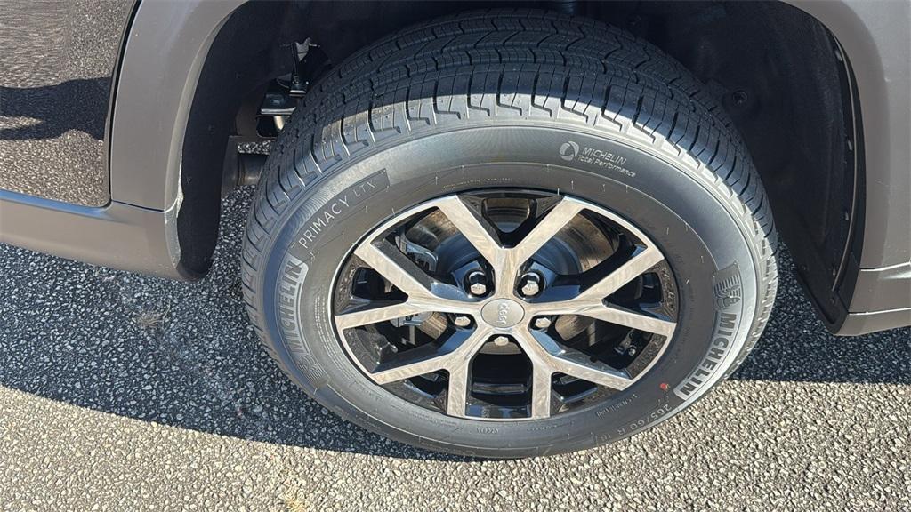 new 2025 Jeep Grand Cherokee L car, priced at $38,540