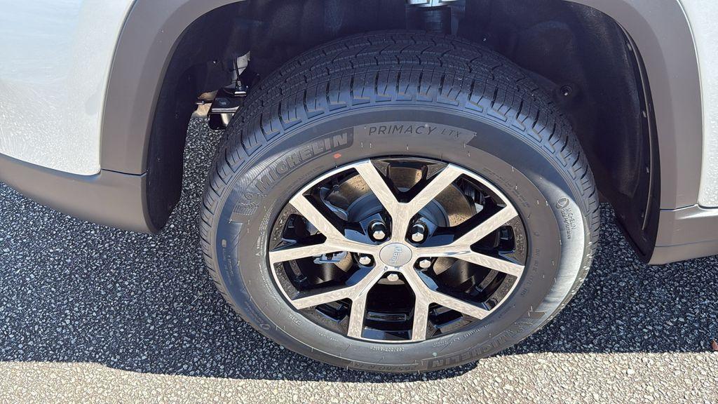 new 2025 Jeep Grand Cherokee car, priced at $36,272