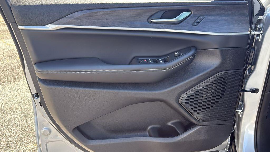 new 2025 Jeep Grand Cherokee car, priced at $36,272