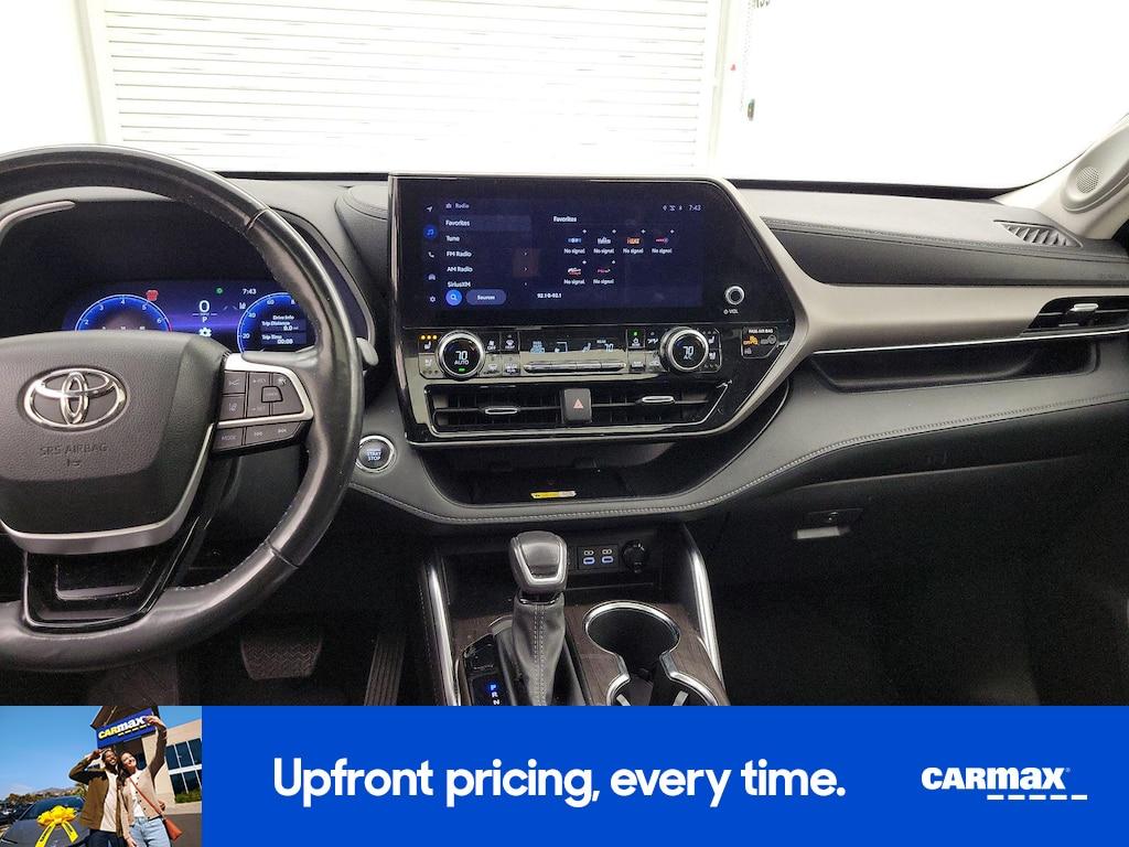 used 2023 Toyota Highlander car, priced at $36,998