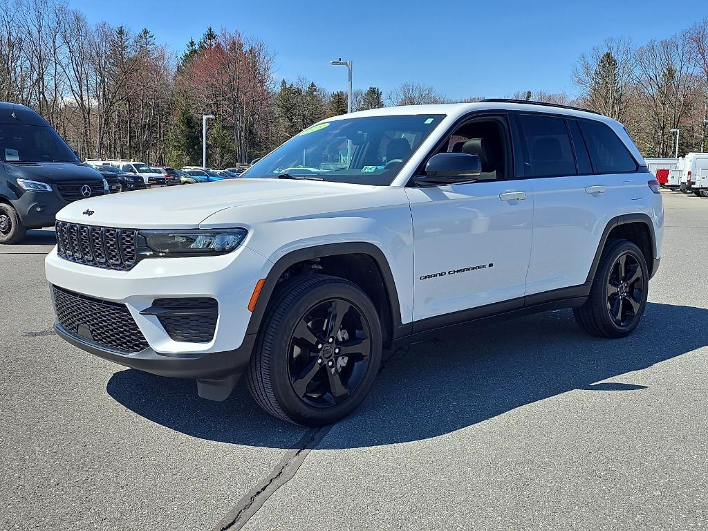 used 2024 Jeep Grand Cherokee car, priced at $34,367