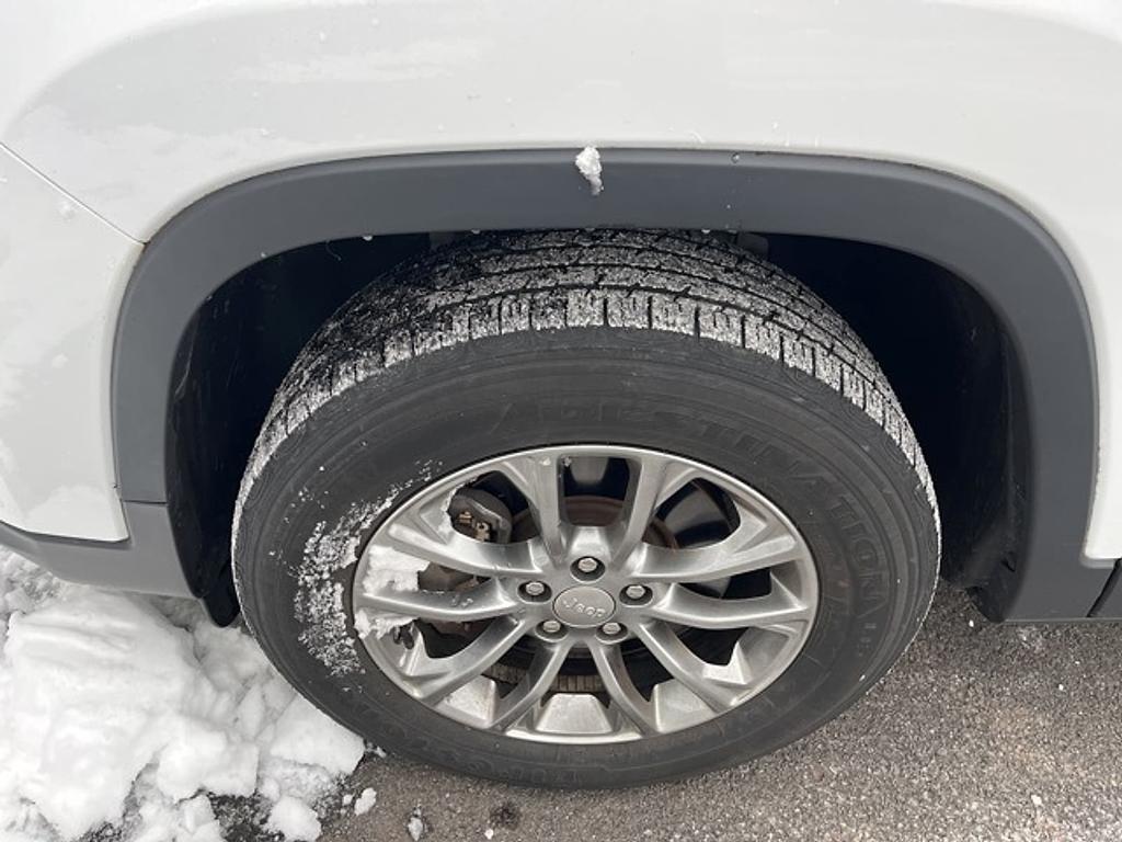 used 2020 Jeep Cherokee car, priced at $19,680