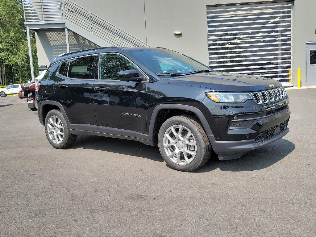 new 2024 Jeep Compass car, priced at $30,999