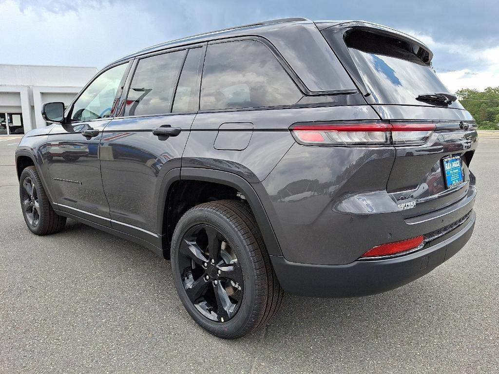 new 2025 Jeep Grand Cherokee car, priced at $50,011
