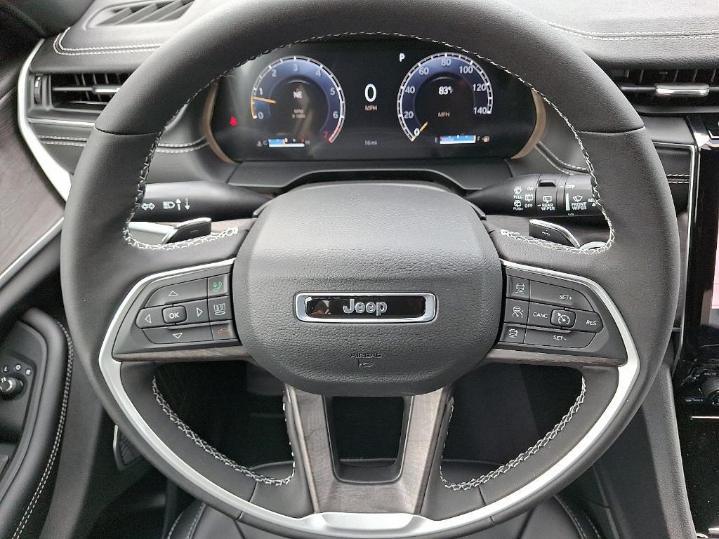 new 2025 Jeep Grand Cherokee car, priced at $50,011