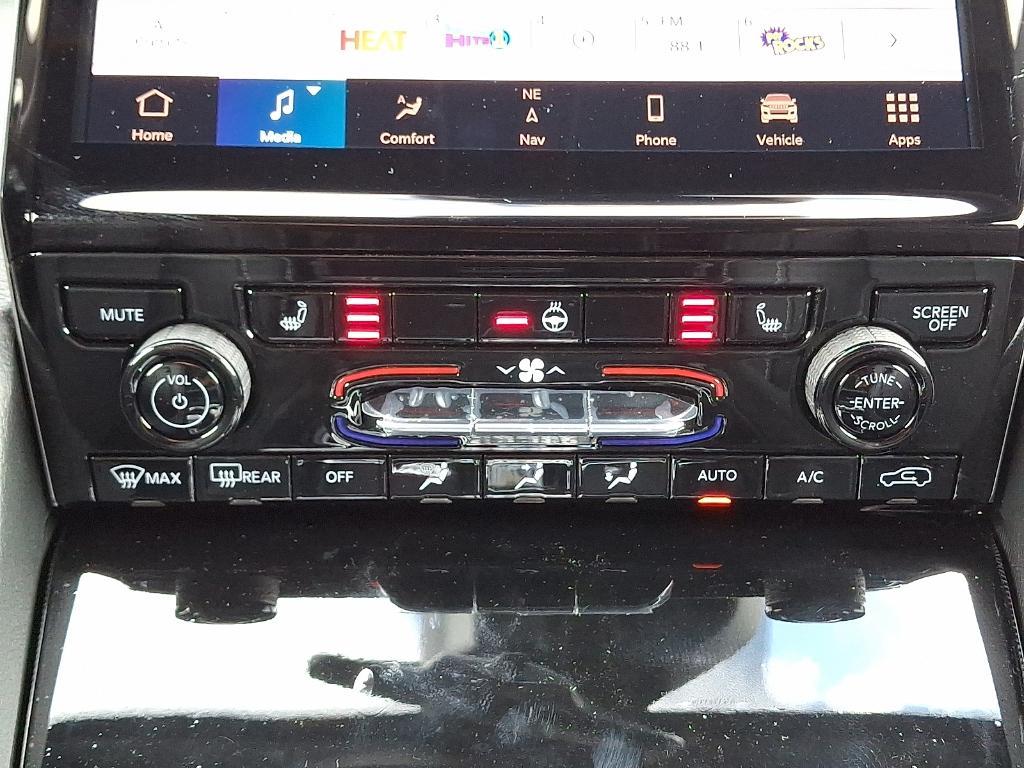 new 2025 Jeep Grand Cherokee car, priced at $50,011