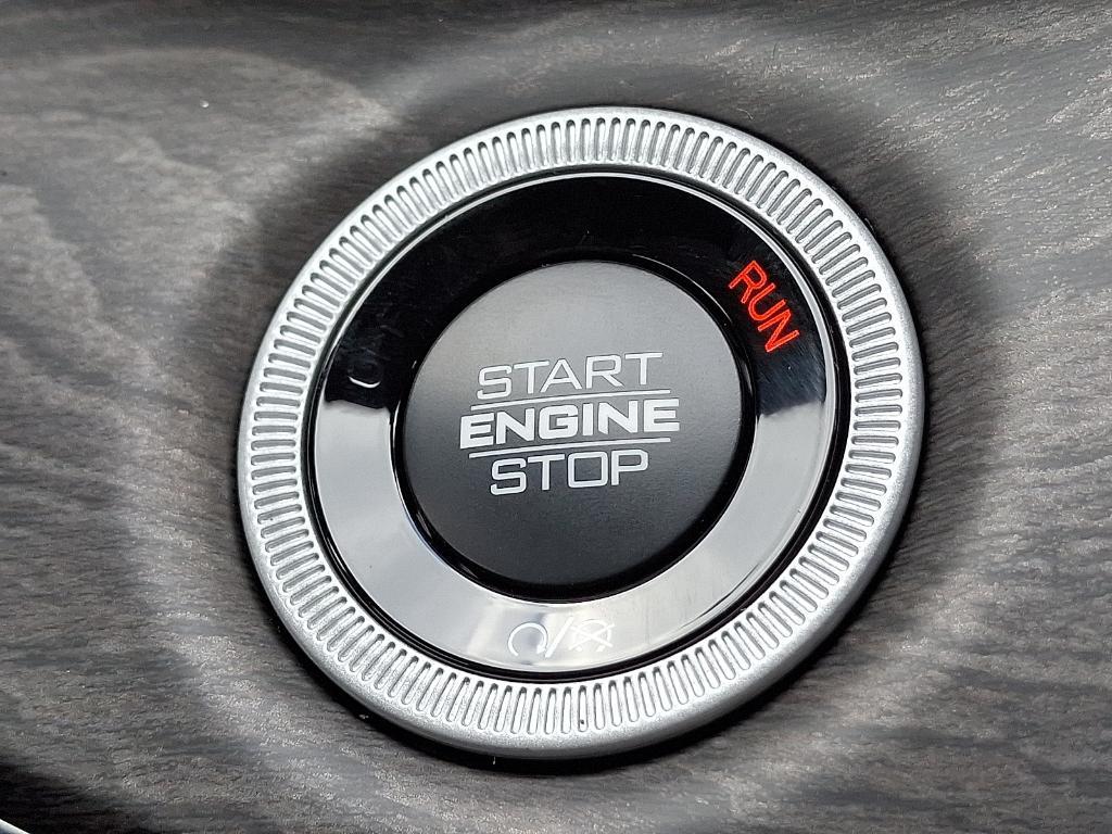 new 2025 Jeep Grand Cherokee car, priced at $50,011