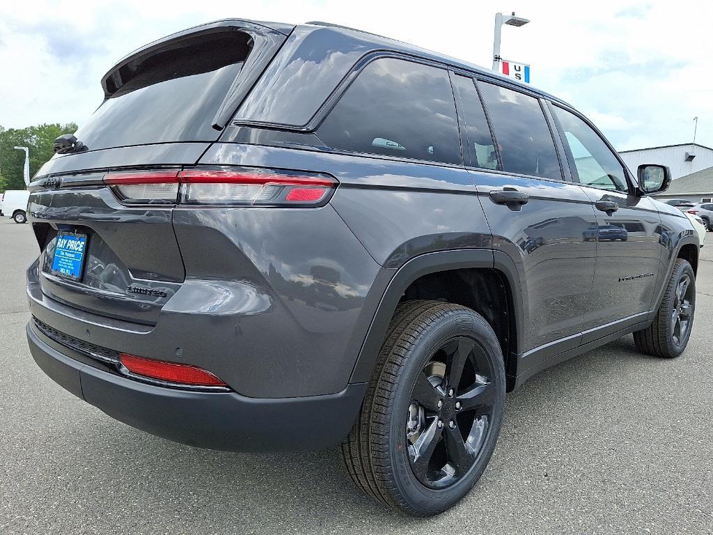 new 2025 Jeep Grand Cherokee car, priced at $50,011