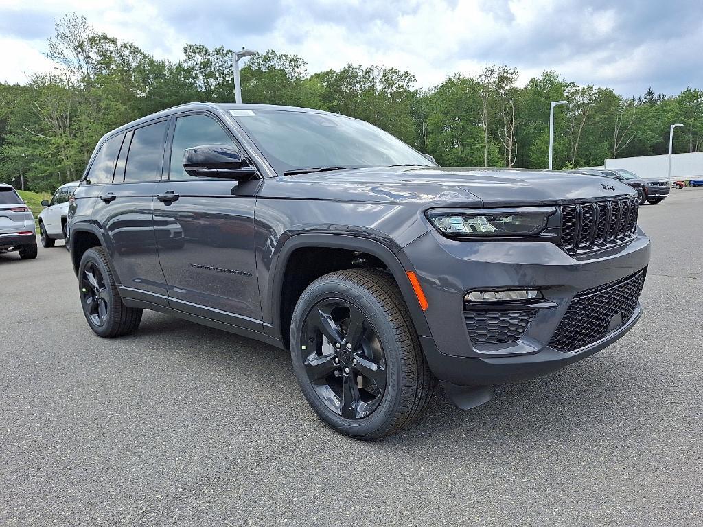 new 2025 Jeep Grand Cherokee car, priced at $50,011