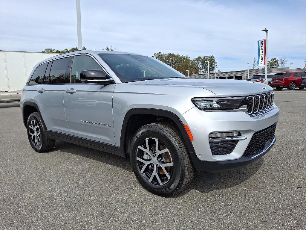 new 2025 Jeep Grand Cherokee car, priced at $52,373