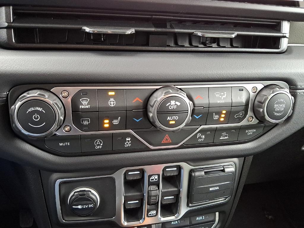 new 2026 Jeep Gladiator car, priced at $60,037