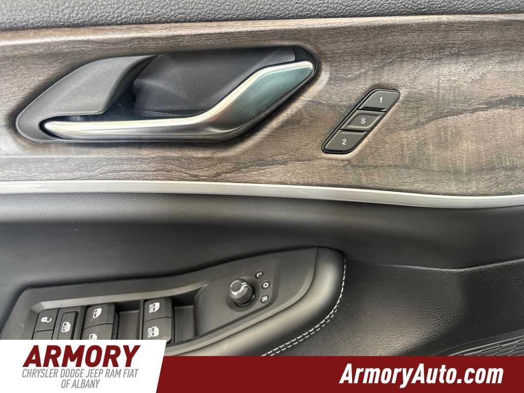 new 2026 Jeep Grand Cherokee car, priced at $46,805