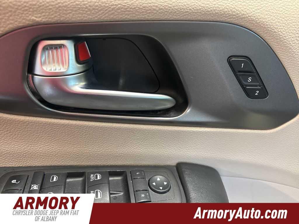 used 2023 Chrysler Pacifica car, priced at $17,875