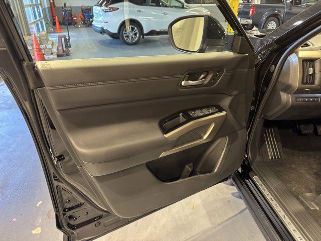 new 2025 Nissan Pathfinder car, priced at $46,167