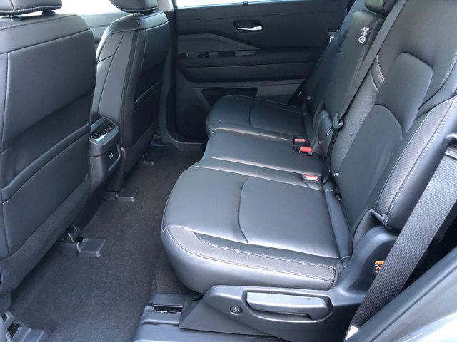 new 2025 Nissan Pathfinder car, priced at $39,260