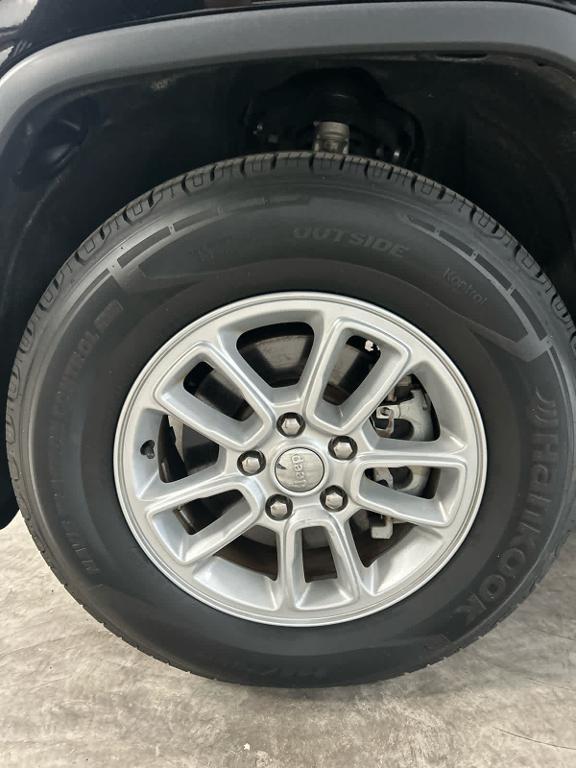 used 2019 Jeep Grand Cherokee car, priced at $17,795