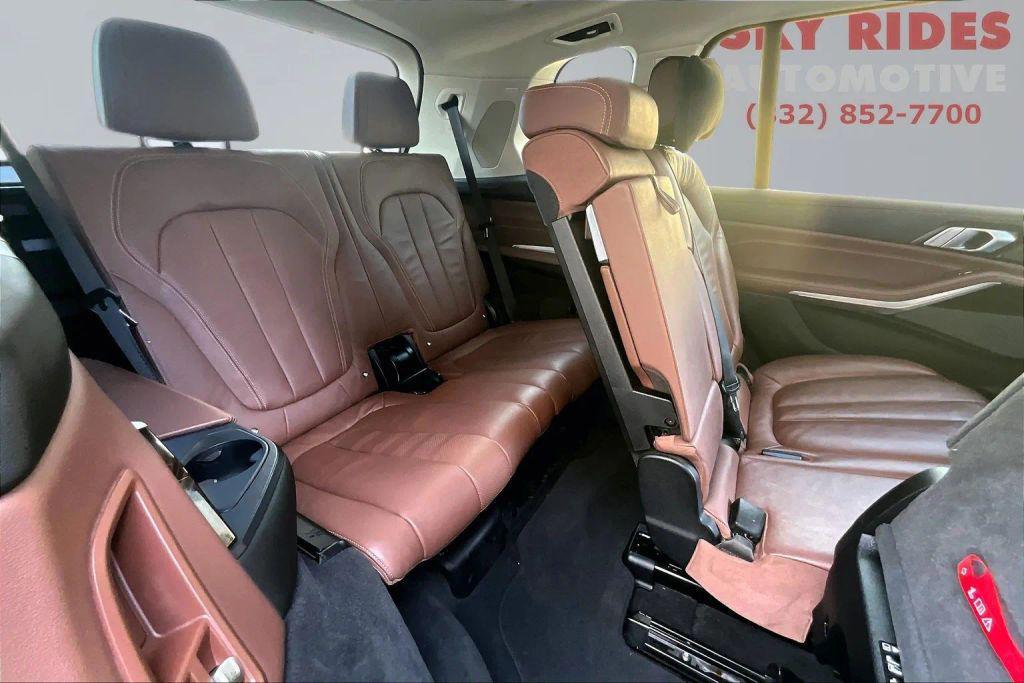 BMW X7 view 24