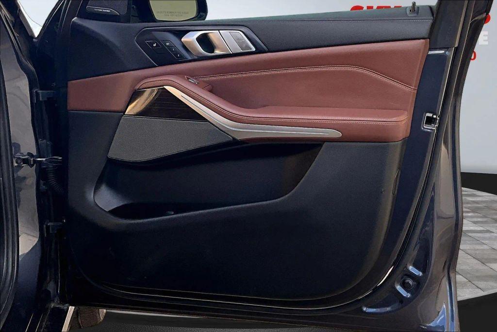 BMW X7 view 27