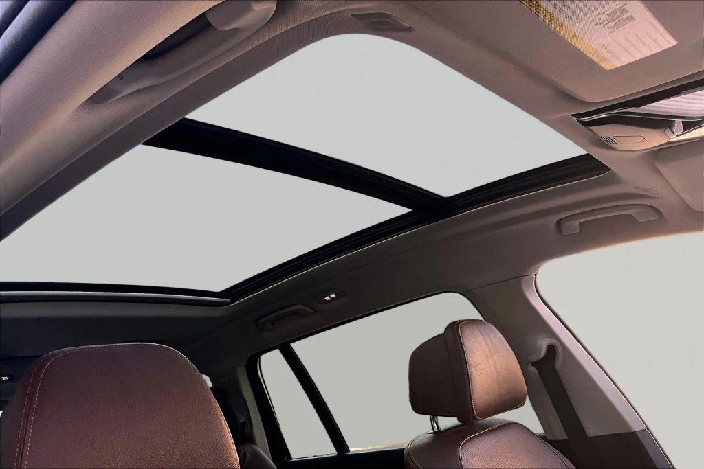 BMW X7 view 26