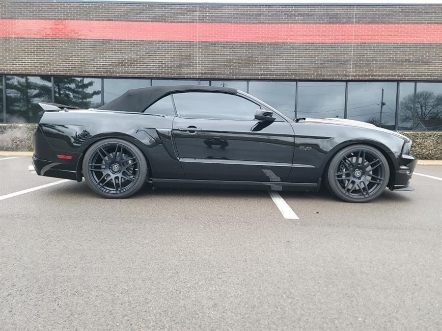 2013 Black Ford Mustang