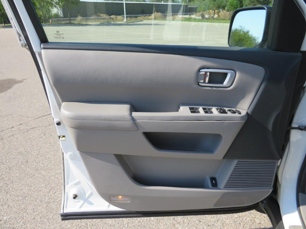 2013 White Honda Pilot