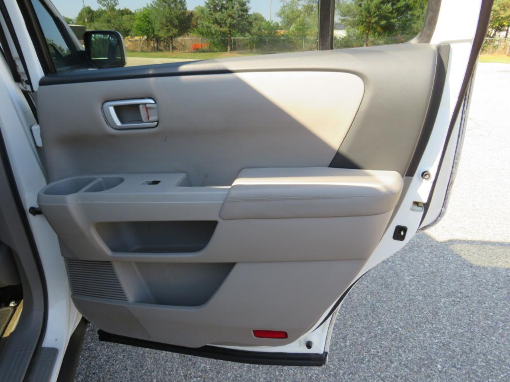2013 White Honda Pilot