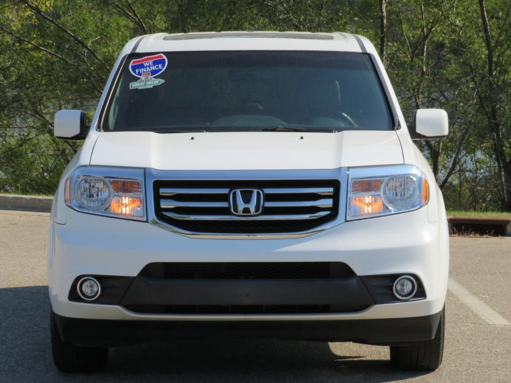 2013 White Honda Pilot
