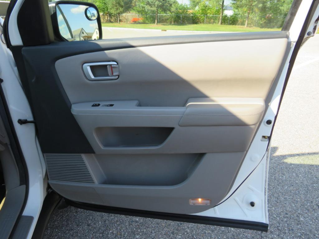 2013 White Honda Pilot