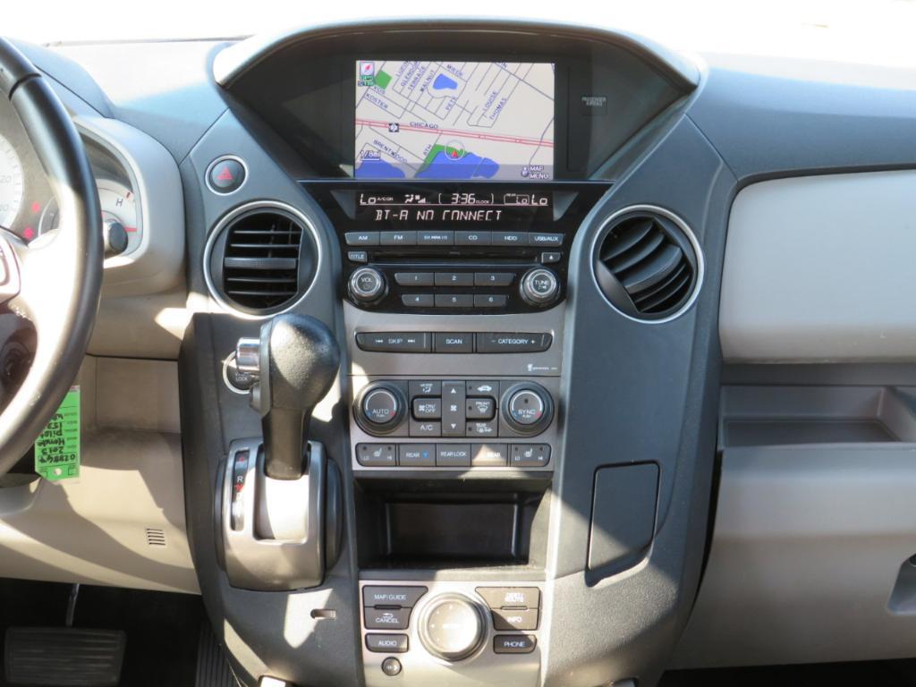 2013 White Honda Pilot
