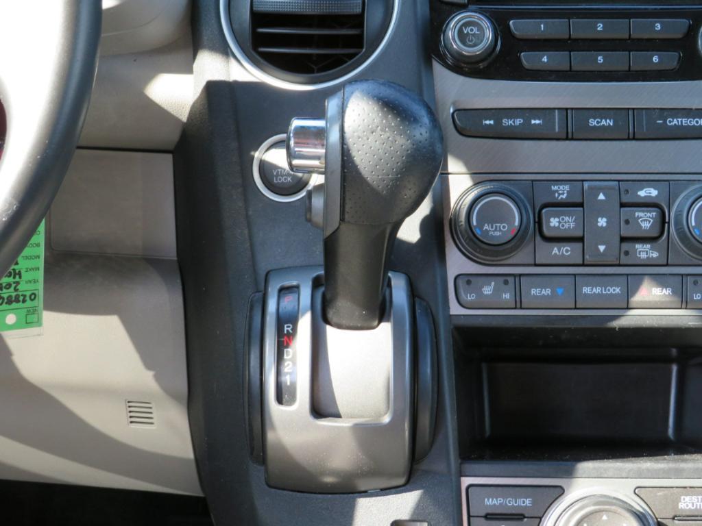 2013 White Honda Pilot