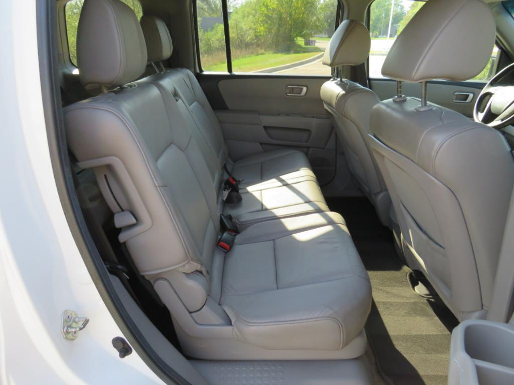 2013 White Honda Pilot