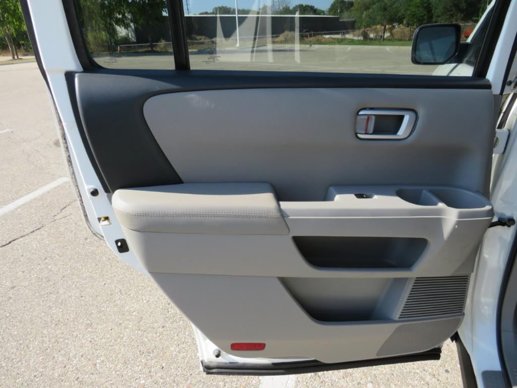 2013 White Honda Pilot