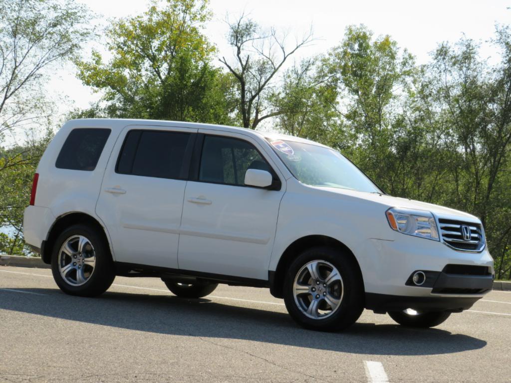 2013 White Honda Pilot