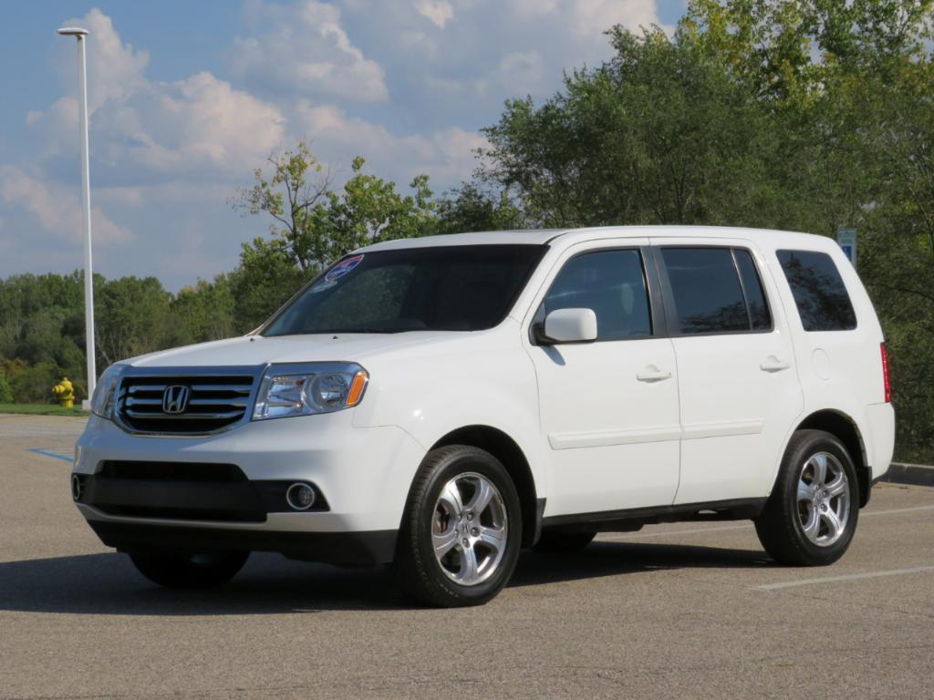 2013 White Honda Pilot