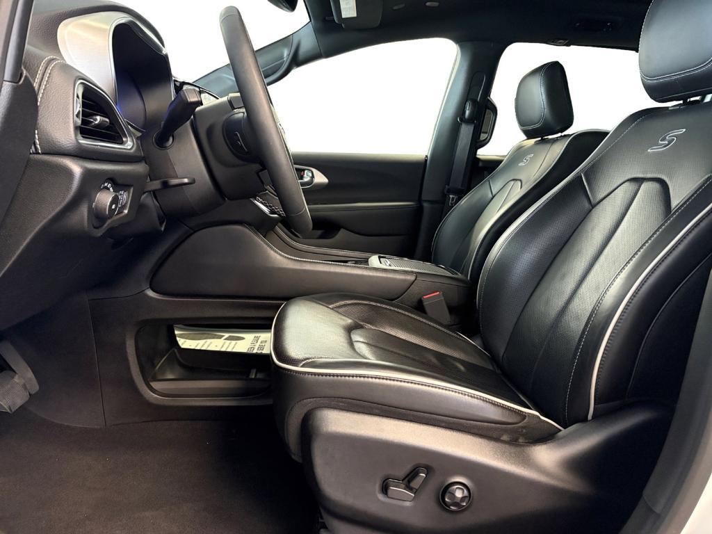 used 2023 Chrysler Pacifica car, priced at $39,492