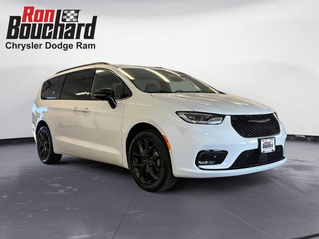 used 2023 Chrysler Pacifica car, priced at $39,492