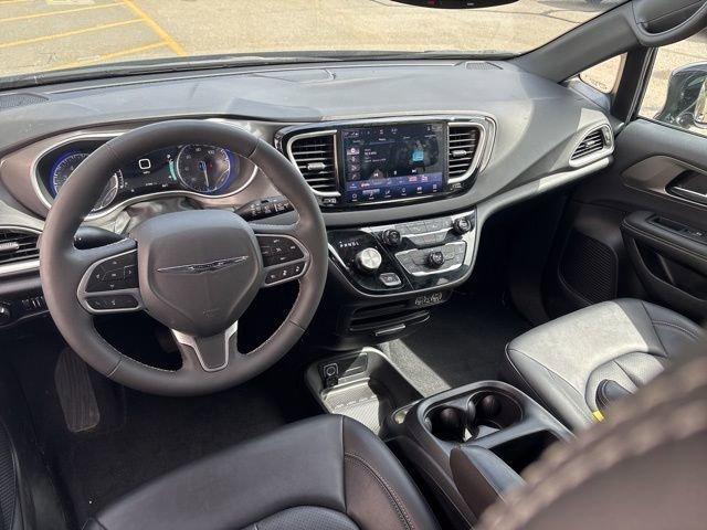 used 2025 Chrysler Pacifica car, priced at $32,891
